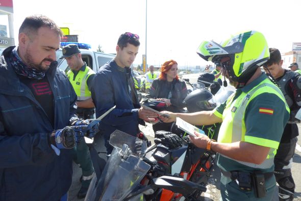 Tráfico sensibiliza a los motoristas en Teruel sobre una conducción segura