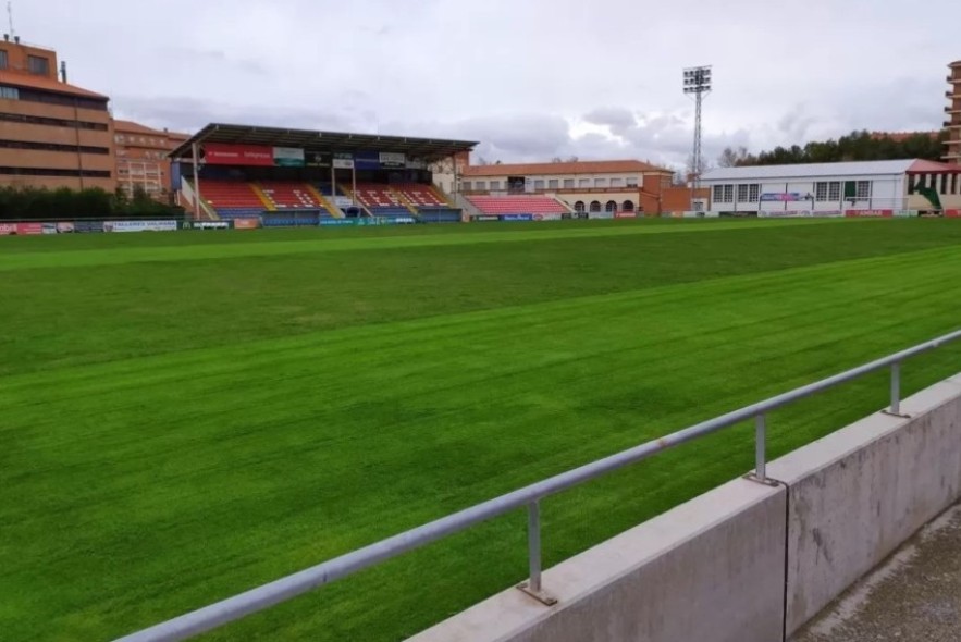 El Grupo Socialista pide al gobierno de Azcón que concrete las cifras en el presupuesto de 2025 para la reforma del campo Pinilla y apruebe un plan de mejora de estadios de fútbol de todo Aragón