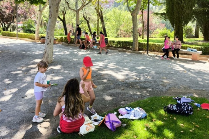 Los campus de Cruz Roja amenizan el verano a 40 niños  y niñas en Teruel