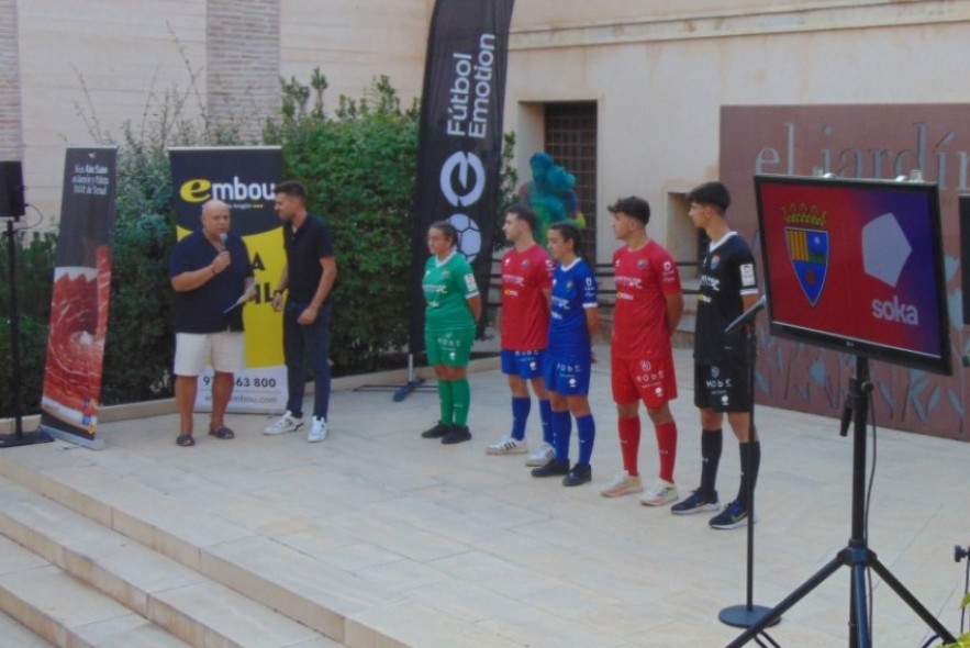 La nueva equipación del CD Teruel, guiño a la estrella mudéjar y a Los Amantes de Teruel