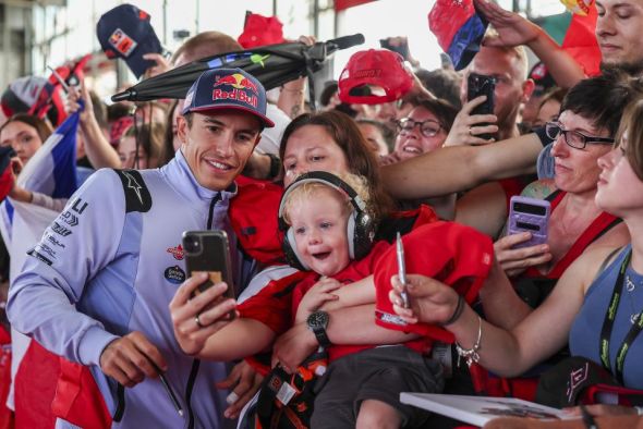 Motorland estrenará pasillo para fotos con los pilotos