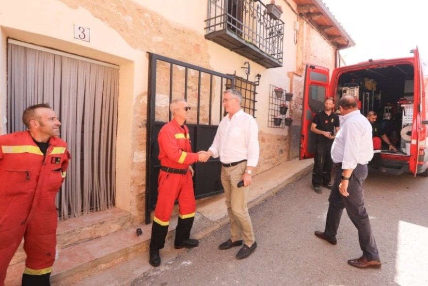 La extinción del incendio forestal de Corbalán avanza ayudada por las condiciones meteorológicas favorables