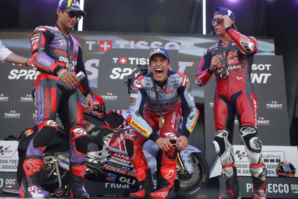 Alcañiz confirma la resurrección de Márquez, que gana al sprint y se postula para liderar el domingo