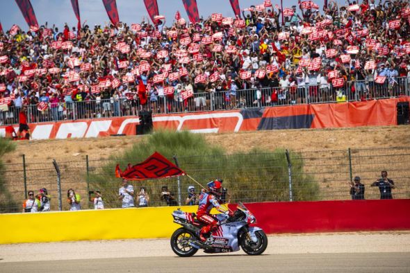 Alcañiz revoluciona MotoGP, devuelve la vida a Márquez y propulsa a Martín hacia el título