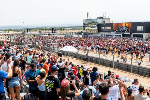 La mancha de aceite de Motorland  llena alojamientos en varias comarcas