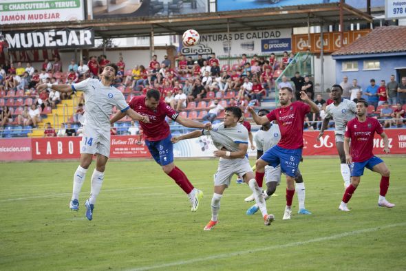 Unai Mendia ve veinte titulares en  la plantilla que se le queda al Teruel