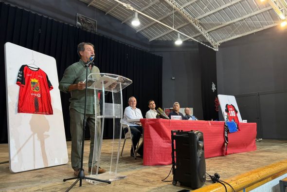 El Híjar presenta su libro para arrancar el festejo centenario