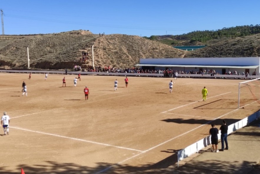 El Real Zaragoza se lleva el choque conmemorativo de veteranos ante el Híjar