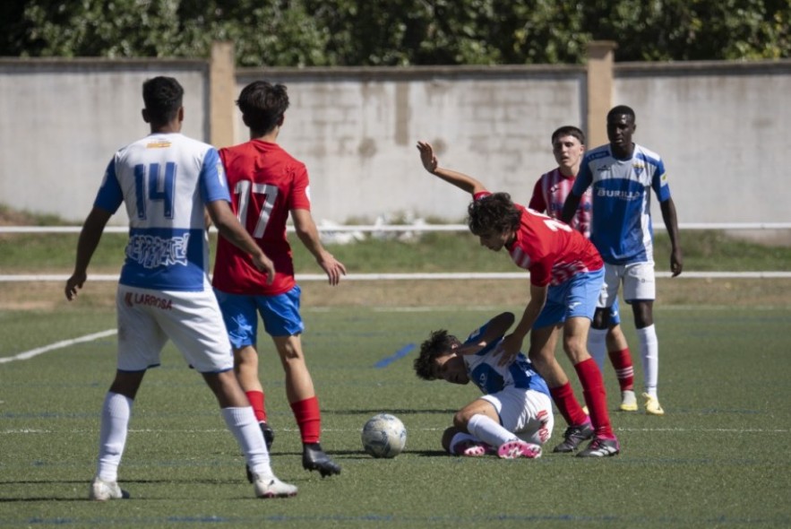 El Atlético no logra atar la victoria ante un Herrera que no se rindió