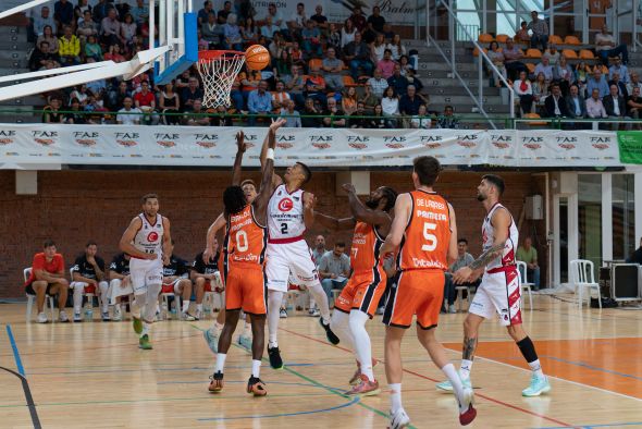 Zaragoza y Valencia sueltan  un gran partido de basket en Los Planos