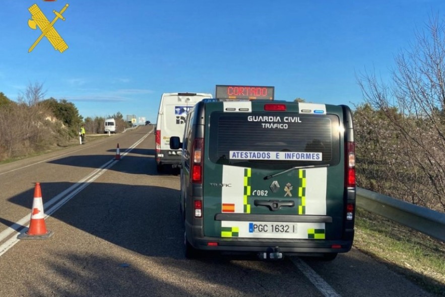 La Guardia Civil de Teruel investiga a un conductor por circular con un vehículo careciendo de permiso de conducir y a su madre por permitirle hacerlo