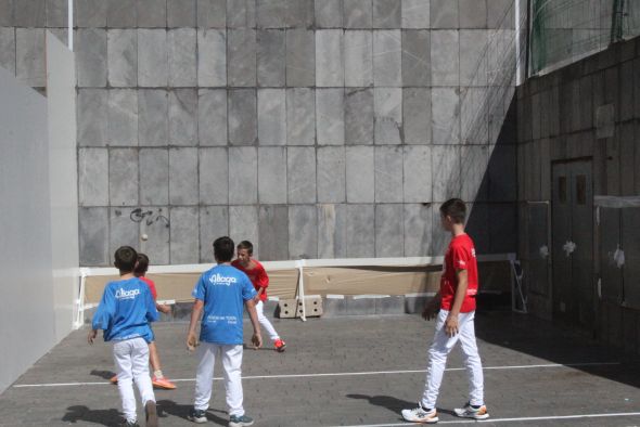 Arranca en dos semanas la Escuela de Pelota en el frontón de San Julián