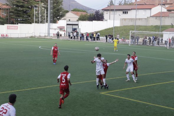 El Caspe encarcela al Utrillas en su fortaleza y caza un triunfo de líder (0-1)