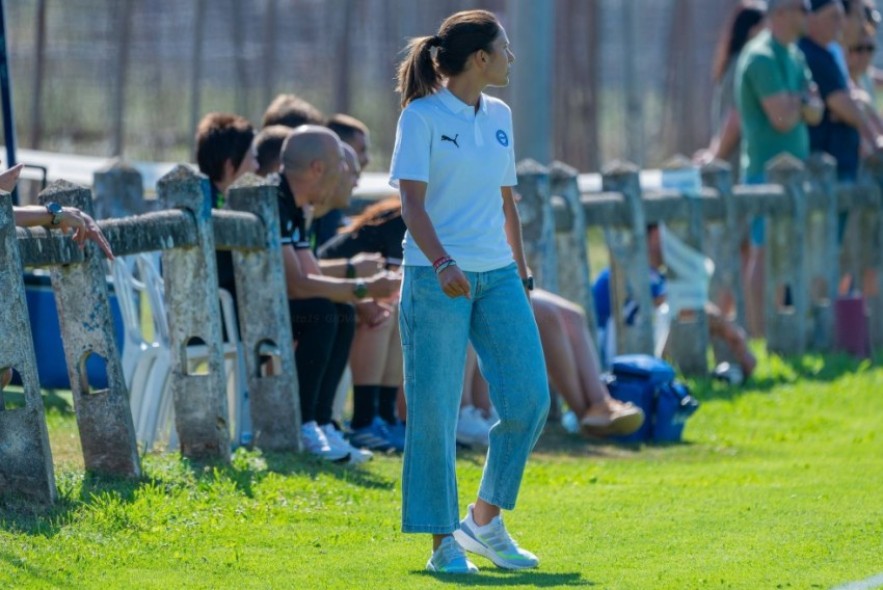 Andrea Esteban, futbolista y entrenadora turolense: “Teruel tiene grandes referentes en el fútbol femenino, con más unión veremos buenos resultados”