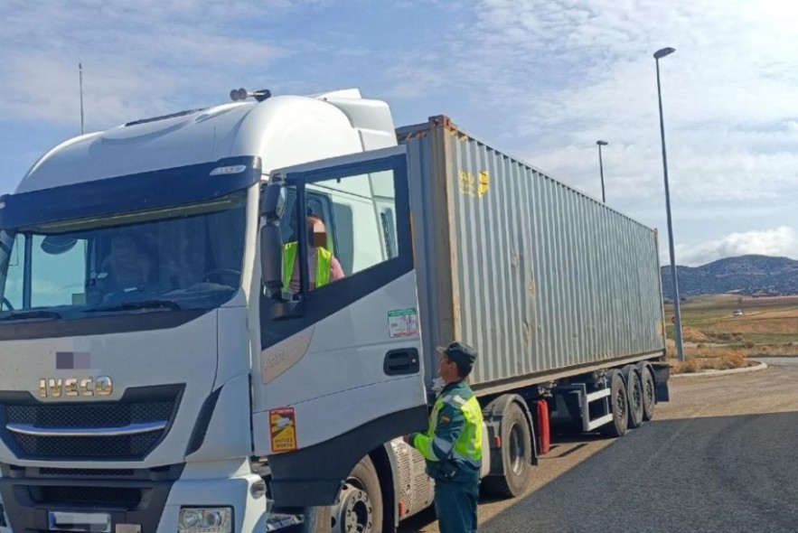 La Guardia Civil de Teruel formula 47 denuncias en un dispositivo de control de transportes, realizado en la autovía A-23 en La Puebla de Valverde