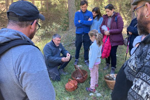 El monte de Gúdar ofrece sus ricos tesoros  y enseñanzas a mayores y pequeños