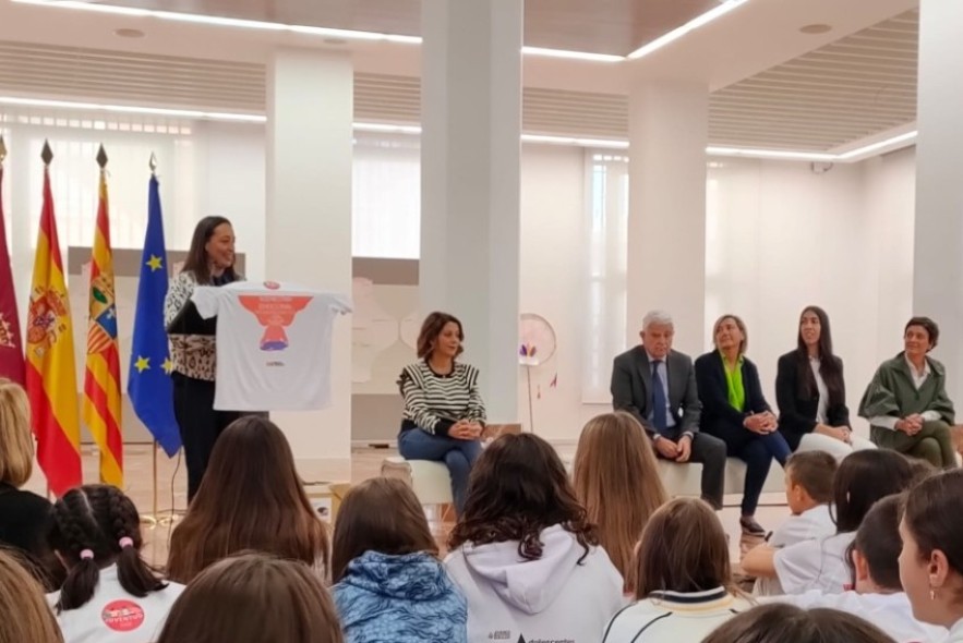 Susín anima en Teruel a la participación de la infancia en las políticas públicas: “No sois futuro, sois presente”