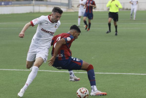 La Vega empuja para materializar la primera victoria del Utrillas en la temporada (2-0)