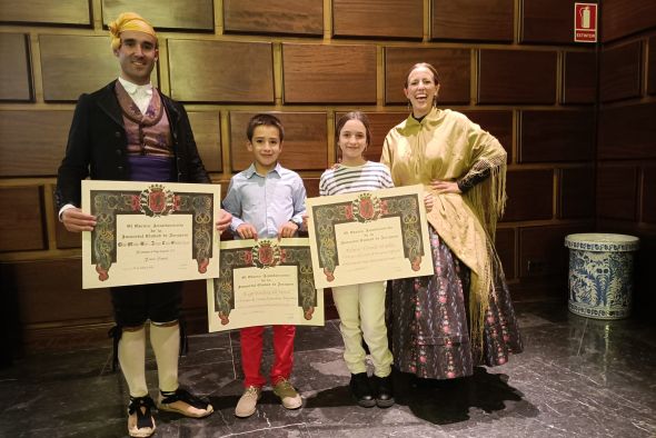 Los niños Edurne Terrado y Ángel Esteban, premiados en el Concurso de Jota