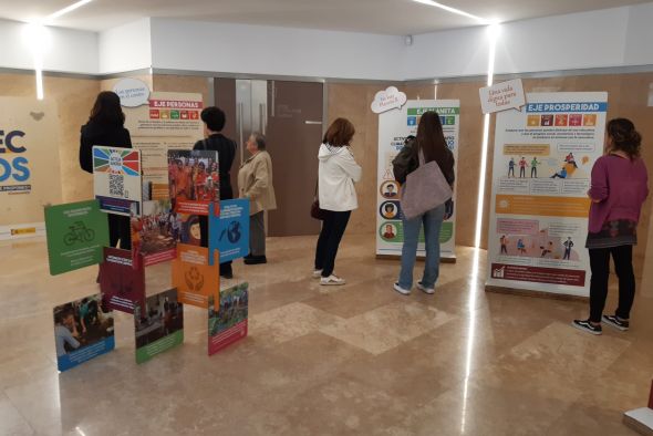 La exposición ConectaODS muestra los 17 objetivos de una forma didáctica