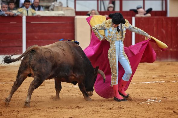 El novillero Aarón Palacio, sublime, corta dos orejas en Calanda: Aragón tiene un torero