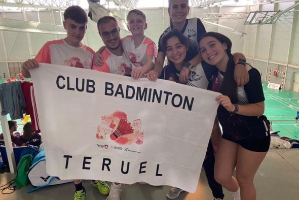 Ángela Lafuente se erige doble campeona de Aragón de bádminton