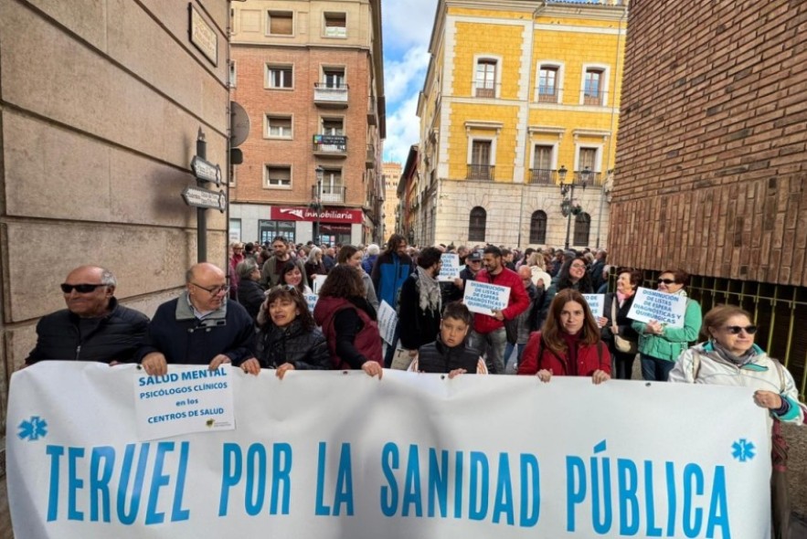 La manifestación por la sanidad pública reúne a alrededor de 600 personas para pedirle al Gobierno que frene el deterioro de la atención sanitaria