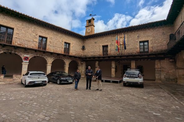 Blasco compromete ayudas del Fite para reformar la plaza Mayor de Albarracín