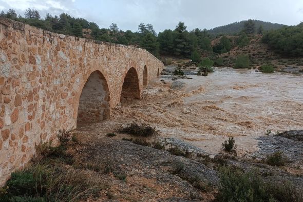 El embalse de Calanda duplica sus reservas en horas y se acerca al 50% por la crecida del Bergantes