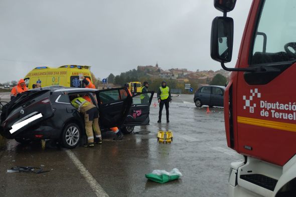 Accidente entre dos vehículos en la A-222 a la altura de Cortes de Aragón sin víctimas