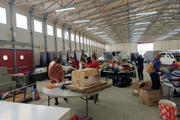 Manos solidarias se suman para trabajar en la carpa del Palacio de Exposiciones de Teruel