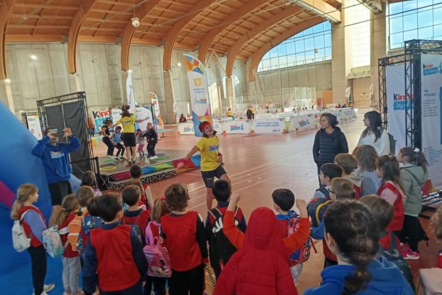 Arranca la Kinder Joy of moving Experience en Teruel, una propuesta lúdica para promover la actividad física entre los niños y jóvenes turolenses