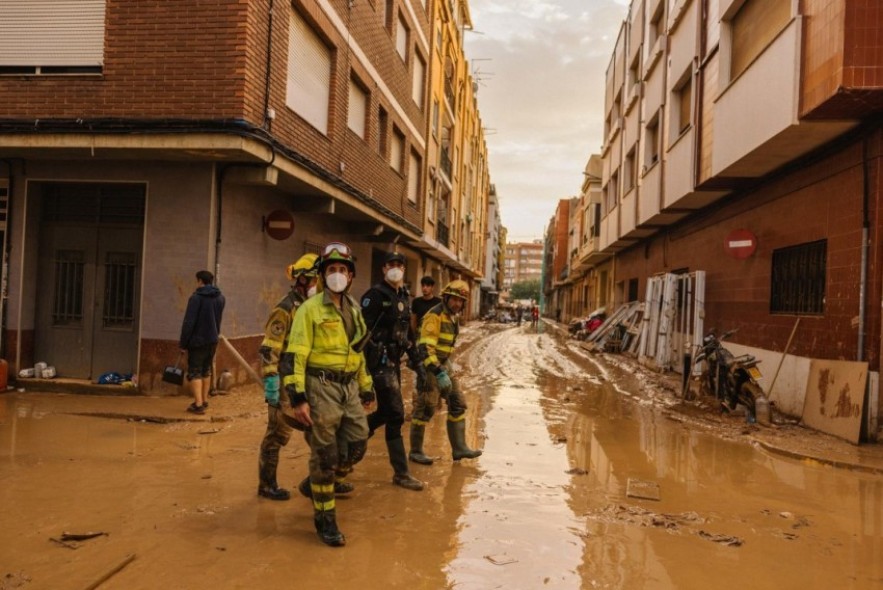 Un nuevo dispositivo de Bomberos de la Diputación de Teruel releva a sus compañeros en Catarroja