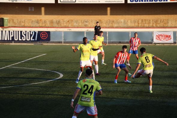 El Calamocha sufre de lo lindo para lograr la igualada en el descuento (1-1)