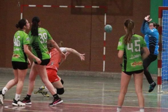 Segundo triunfo del Balonmano Mora femenino, los chicos siguen colistas