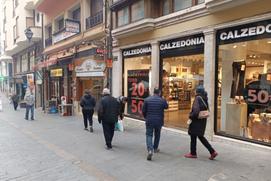 El Centro Comercial Abierto presenta su campaña 'Si vas a hacer Black Friday, hazlo en el CCA de Teruel'