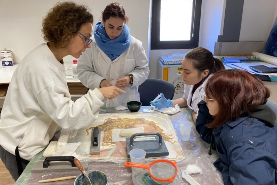 Diez restauradores se especializan en el uso de nanomateriales para la conservación de bienes culturales en Albarracín