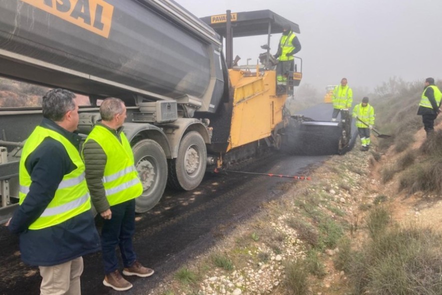 La Diputación de Teruel refuerza 10 kilómetros y medio de firme en el acceso al Convento del Olivar y en la carretera entre Valmuel y Alcañiz