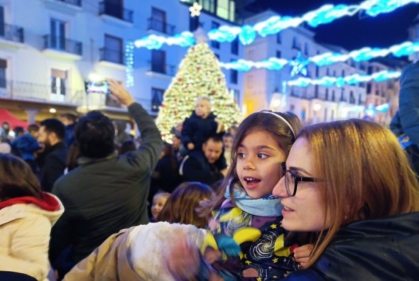 La Navidad arranca un año más en Teruel con el encendido  de luces en el Torico