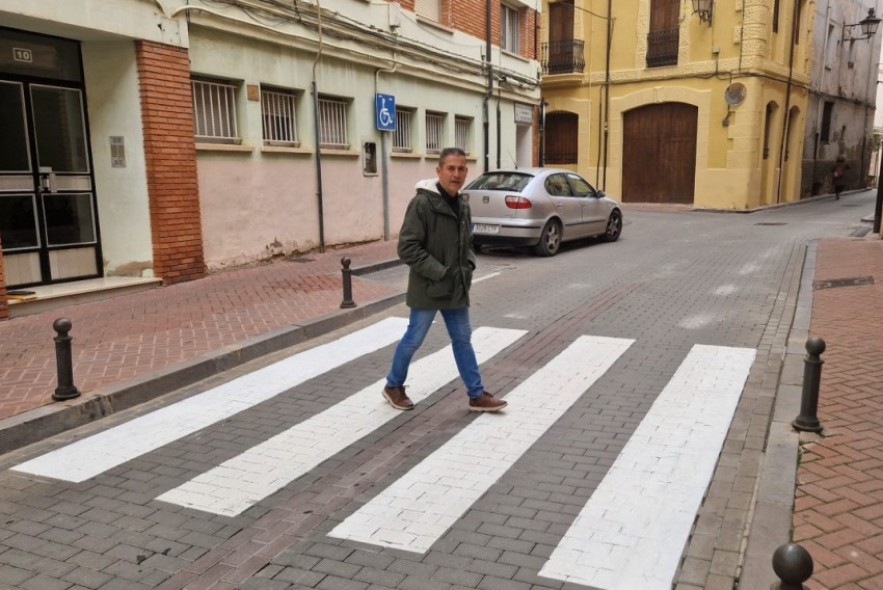 El Ayuntamiento de Teruel está llevando a cabo un plan de pintado de marcas viales en calles de la capital con un presupuesto de 400.000 euros