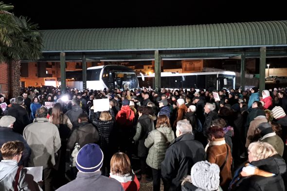 Los viajeros de autobús protestan en Andorra y Alcorisa por las nuevas rutas