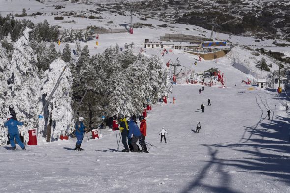 La temporada de esquí arranca en un Valdelinares de ensueño con cinco pistas y ocho remontes abiertos