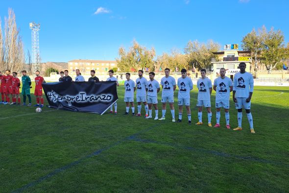 El Andorra CF guarda un minuto de silencio en el séptimo aniversario del crimen de Feher