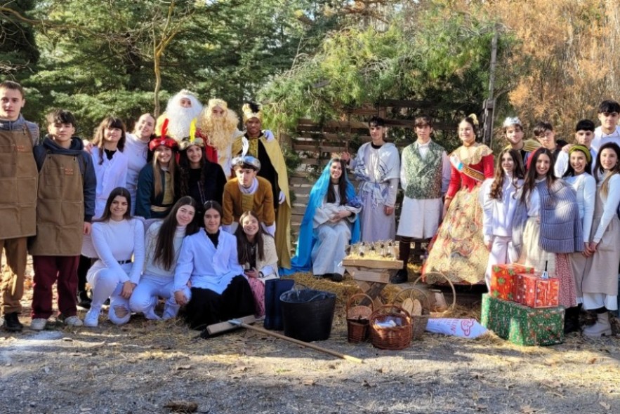 El colegio Las Viñas dedica su belén viviente a sus vecinos valencianos