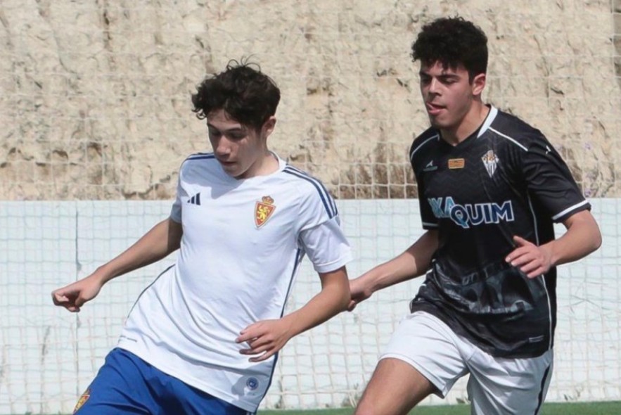 Los futbolistas alcañizanos Alonso Ibáñez y Alonso Pérez, con la selección de Aragón