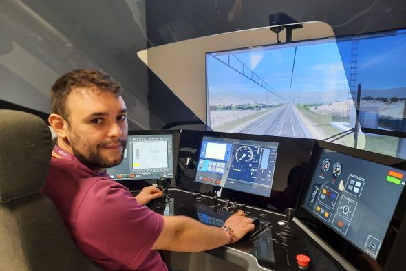 Jóvenes turolenses apuestan por la carrera de maquinista de tren para poder asentarse en Teruel