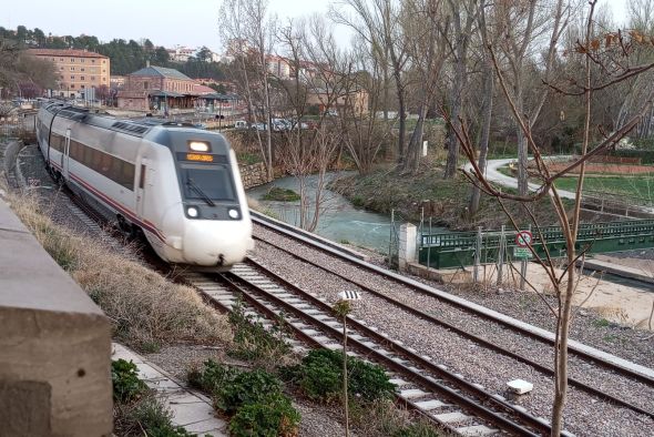 El tren de Teruel afronta las obras definitivas para poder electrificar  la línea con un retraso considerable