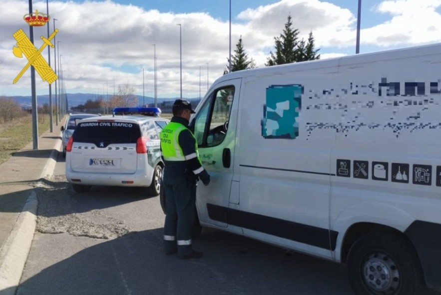 La Guardia Civil de Teruel formula 13 denuncias a conductores en un dispositivo de Control del Transporte realizado en los accesos al Polígono La Paz de Teruel capital