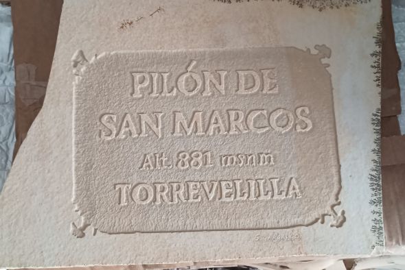 Una nueva placa conmemorativa relucirá en la Sierra de la Ginebrosa