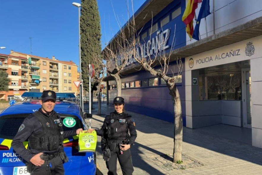 La Policía Local de Alcañiz realiza maniobras de reanimación con desfibriladores semiautomáticos en dos avisos